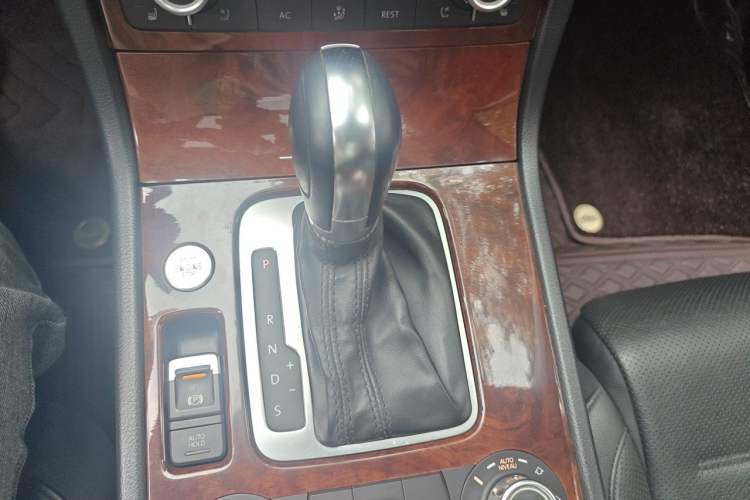 Used Volkswagen Touareg 2011 3.0 TSI Standard Version Gear Lever