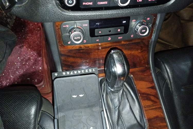 Used Volkswagen Touareg 2011 3.0 TSI Comfort Version Gear Lever