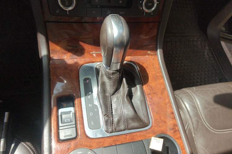 Used Volkswagen Touareg 2011 3.0 TSI Standard Version Gear Lever