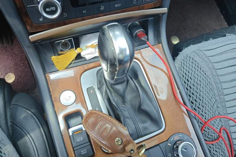 Used Volkswagen Touareg 2011 3.0 TSI High-End Version Gear Lever