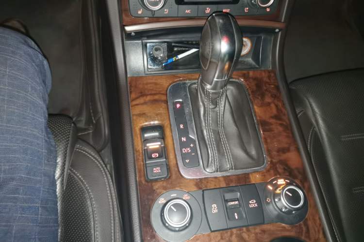 Used Volkswagen Touareg 2011 3.0 TSI Comfort Version Gear Lever
