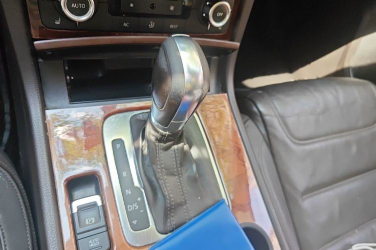 Used Volkswagen Touareg 2011 3.0 TDI Diesel Standard Version Gear Lever