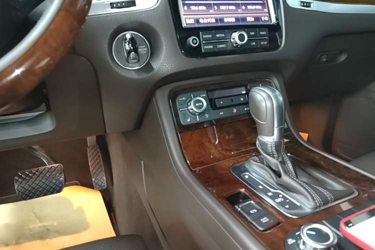 Used Volkswagen Touareg 2011 3.0 TSI Comfort Version Gear Lever