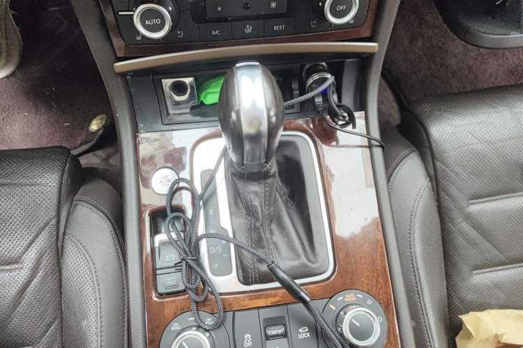 Used Volkswagen Touareg 2011 3.0 TSI High-End Version Gear Lever