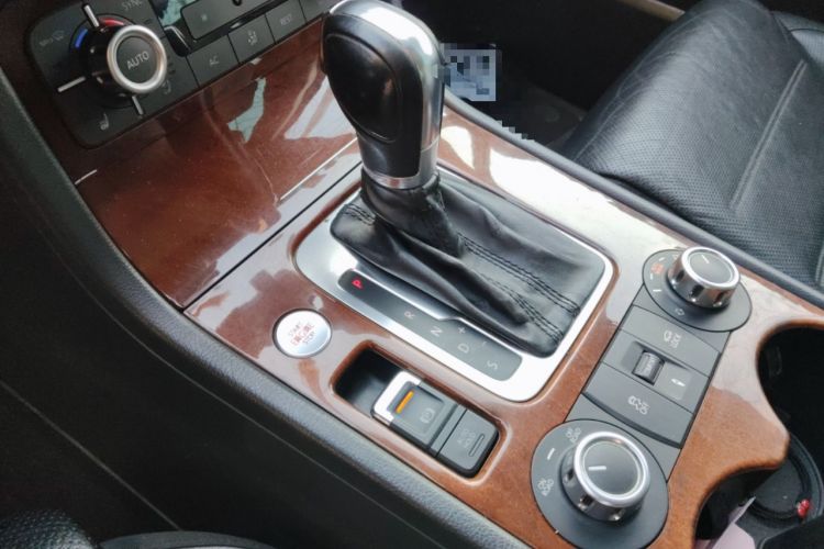 Used Volkswagen Touareg 2011 3.0 TSI High-End Version Gear Lever