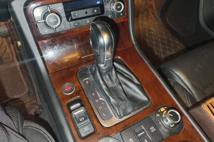 Used Volkswagen Touareg 2011 3.0 TSI High-End Version Gear Lever
