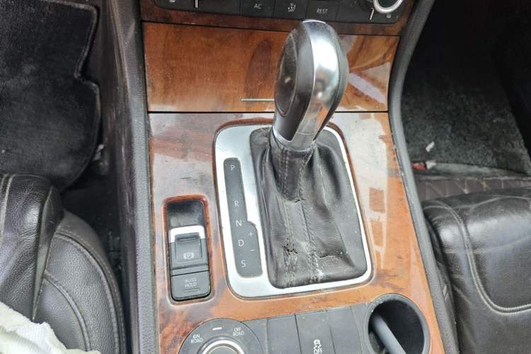 Used Volkswagen Touareg 2011 3.0 TSI Standard Version Gear Lever