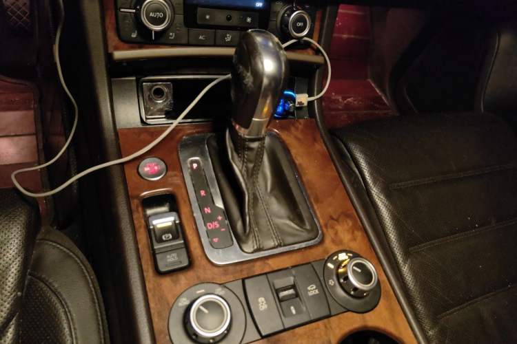 Used Volkswagen Touareg 2011 3.0 TSI Luxury Edition Gear Lever