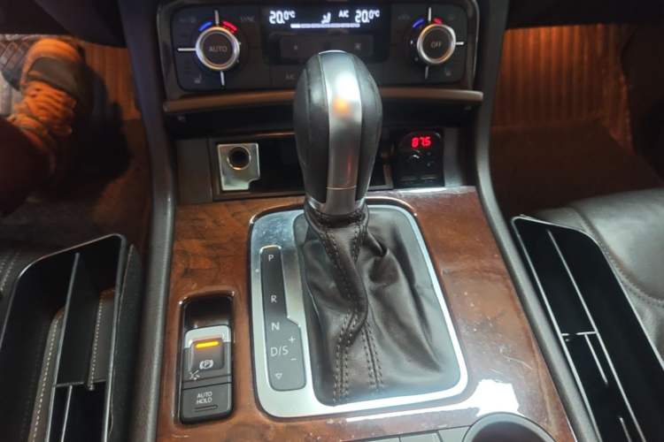 Used Volkswagen Touareg 2011 3.0 TSI Standard Version Gear Lever