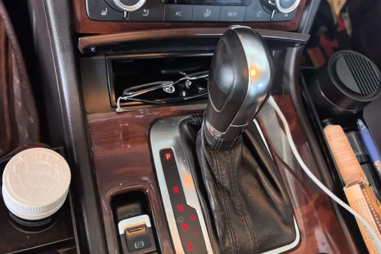 Used Volkswagen Touareg 2011 3.0 TSI Comfort Version Gear Lever