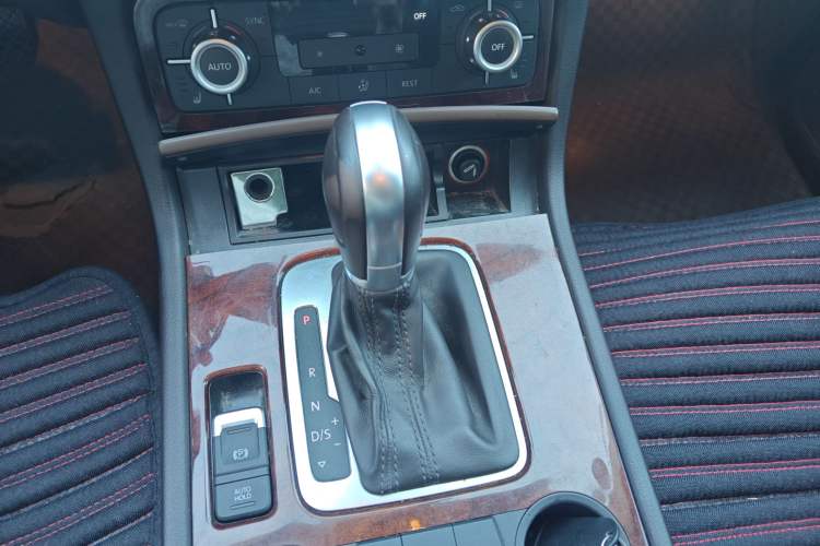 Used Volkswagen Touareg 2011 3.0 TSI Standard Version Gear Lever