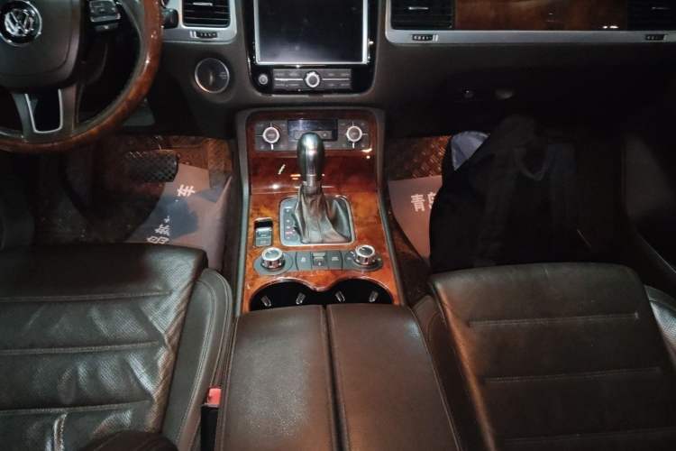 Used Volkswagen Touareg 2011 3.0 TSI Comfort Version Gear Lever