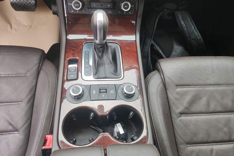 Used Volkswagen Touareg 2011 3.0 TSI Comfort Version Gear Lever