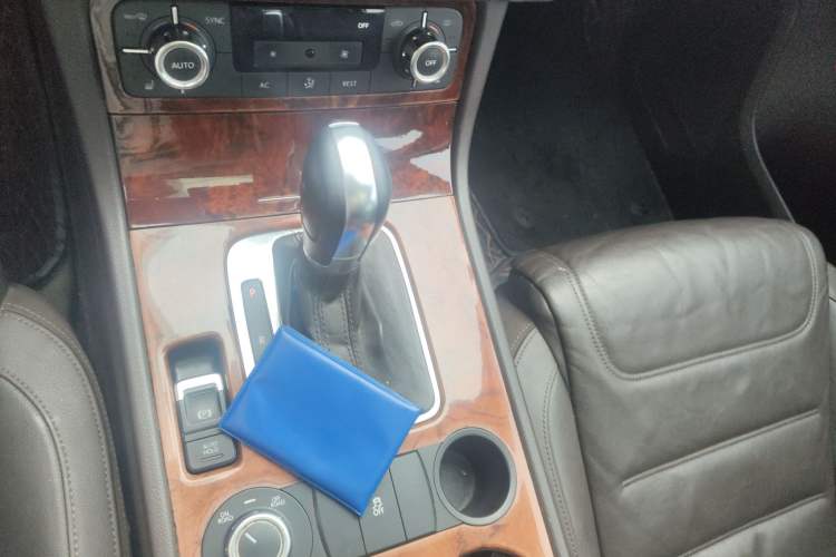 Used Volkswagen Touareg 2011 3.0 TDI Diesel Standard Version Gear Lever
