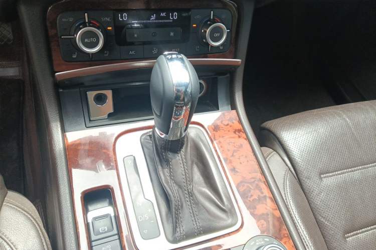 Used Volkswagen Touareg 2011 3.0 TSI Comfort Version Gear Lever