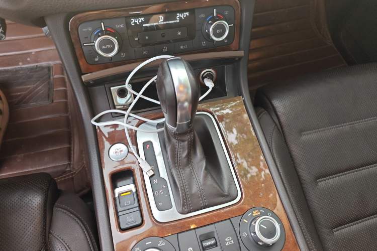 Used Volkswagen Touareg 2011 3.0 TSI Luxury Edition Gear Lever