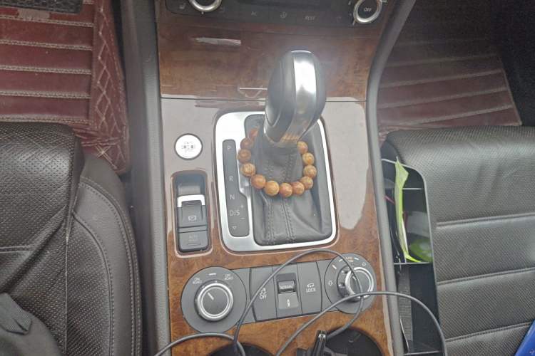 Used Volkswagen Touareg 2011 3.0 TSI High-End Version Gear Lever