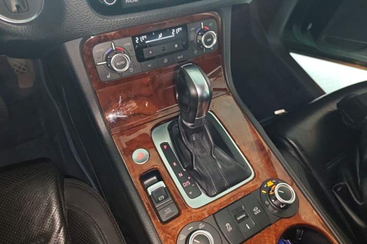 Used Volkswagen Touareg 2011 3.0 TSI High-End Version Gear Lever
