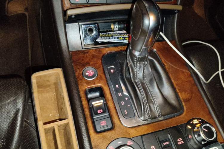 Used Volkswagen Touareg 2011 3.0 TSI Luxury Edition Gear Lever