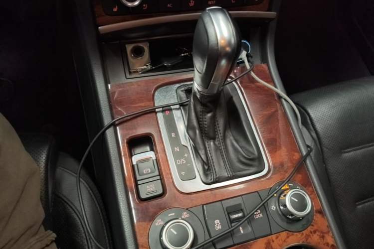 Used Volkswagen Touareg 2011 3.0 TSI Comfort Version Gear Lever