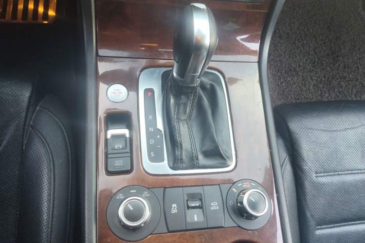 Used Volkswagen Touareg 2011 3.0 TSI High-End Version Gear Lever