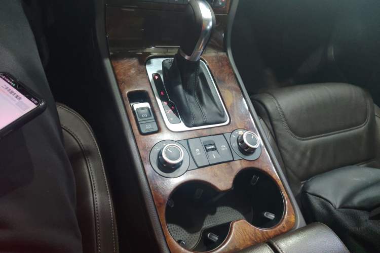 Used Volkswagen Touareg 2011 3.0 TSI Comfort Version Gear Lever