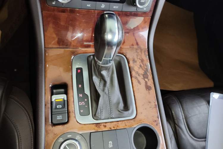 Used Volkswagen Touareg 2011 3.0 TSI Standard Version Gear Lever