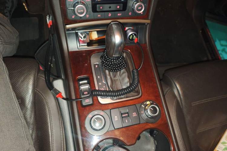 Used Volkswagen Touareg 2011 3.0 TSI Comfort Version Gear Lever