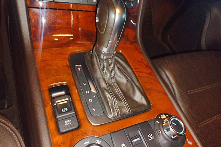 Used Volkswagen Touareg 2011 3.0 TSI Comfort Version Gear Lever
