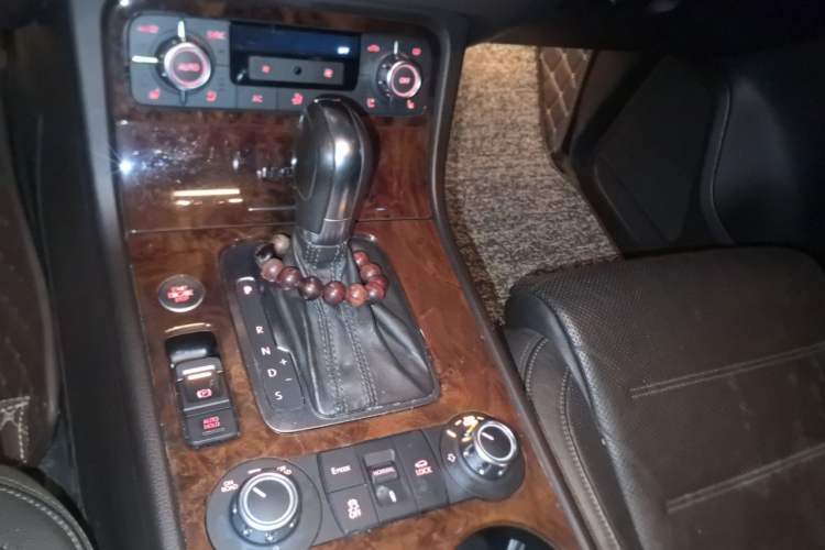 Used Volkswagen Touareg 2011 3.0 TSI Hybrid Gear Lever