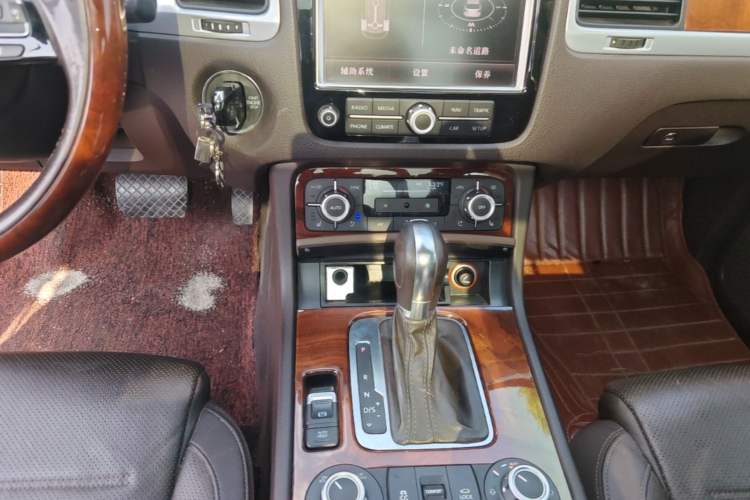 Used Volkswagen Touareg 2011 3.0 TSI Comfort Version Gear Lever