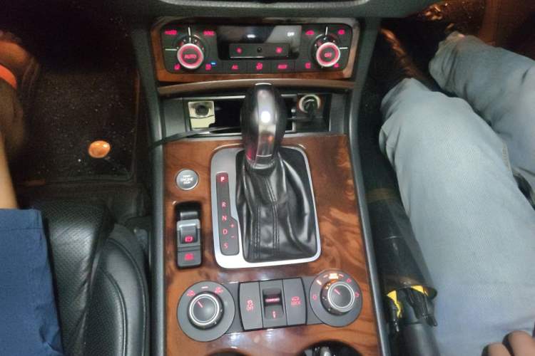 Used Volkswagen Touareg 2011 3.0 TSI High-End Version Gear Lever