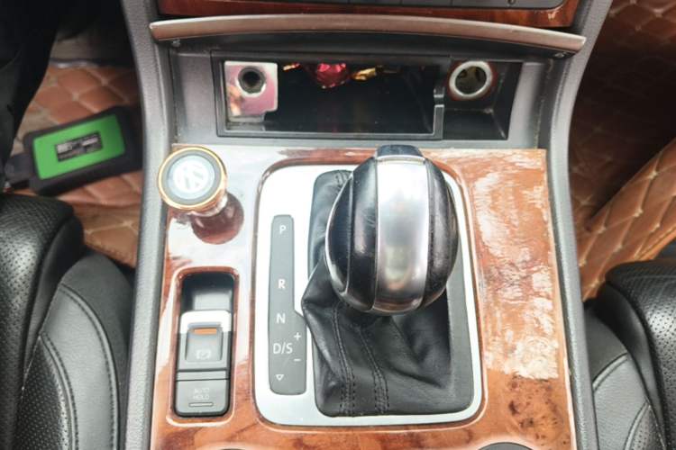 Used Volkswagen Touareg 2011 3.0 TSI Comfort Version Gear Lever