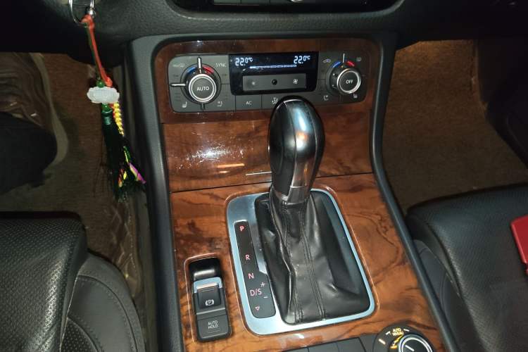 Used Volkswagen Touareg 2011 3.0 TSI Comfort Version Gear Lever