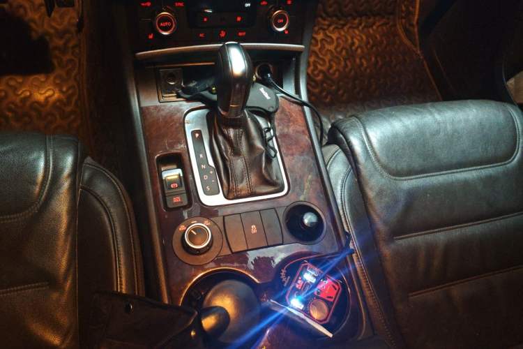 Used Volkswagen Touareg 2011 3.0 TSI Standard Version Gear Lever