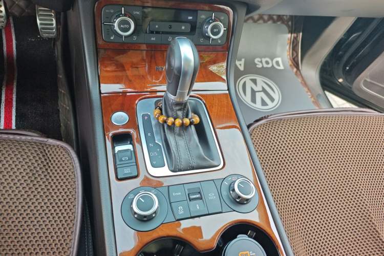 Used Volkswagen Touareg 2011 3.0 TSI Hybrid Gear Lever