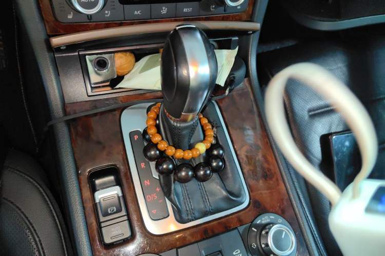 Used Volkswagen Touareg 2011 3.0 TSI Comfort Version Gear Lever