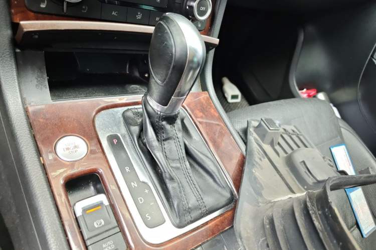Used Volkswagen Touareg 2011 3.0 TSI High-End Version Gear Lever