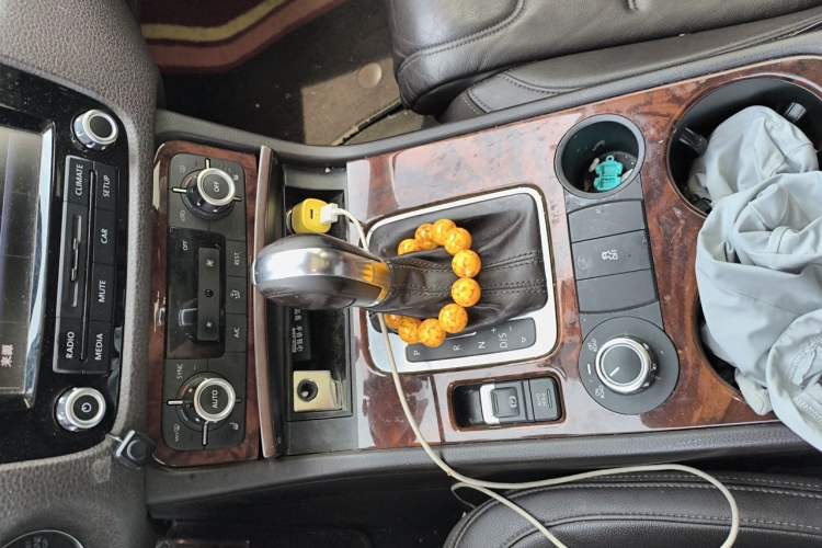 Used Volkswagen Touareg 2011 3.0 TSI Standard Version Gear Lever