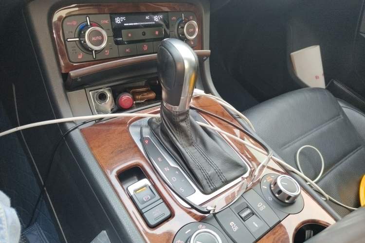 Used Volkswagen Touareg 2011 3.0 TSI Comfort Version Gear Lever