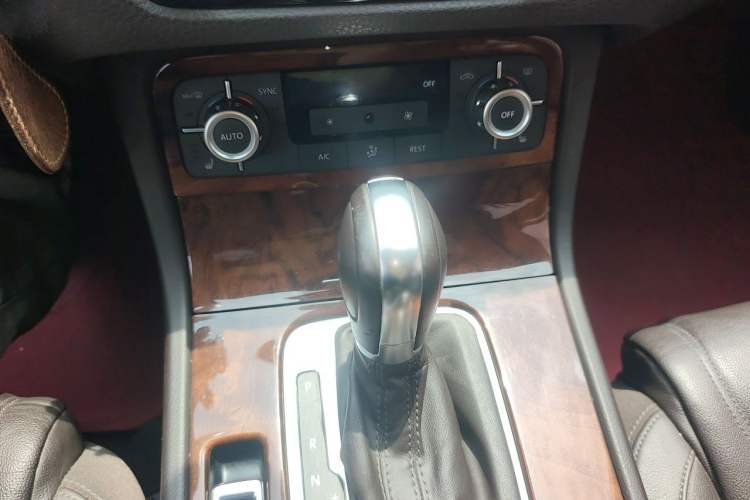 Used Volkswagen Touareg 2011 3.0 TSI Standard Version Gear Lever