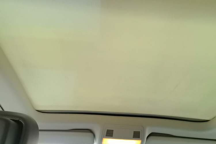 Used Volkswagen Touareg 2011 3.0 TSI Comfort Version Headliner