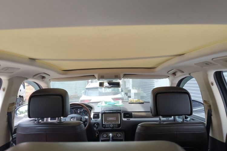 Used Volkswagen Touareg 2011 3.0 TSI Comfort Version Headliner