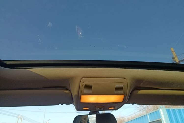 Used Volkswagen Touareg 2011 3.0 TSI Comfort Version Headliner