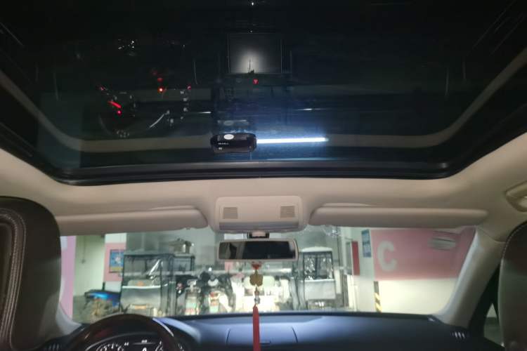 Used Volkswagen Touareg 2011 3.0 TSI Comfort Version Headliner