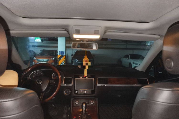 Used Volkswagen Touareg 2011 3.0 TSI High-End Version Headliner