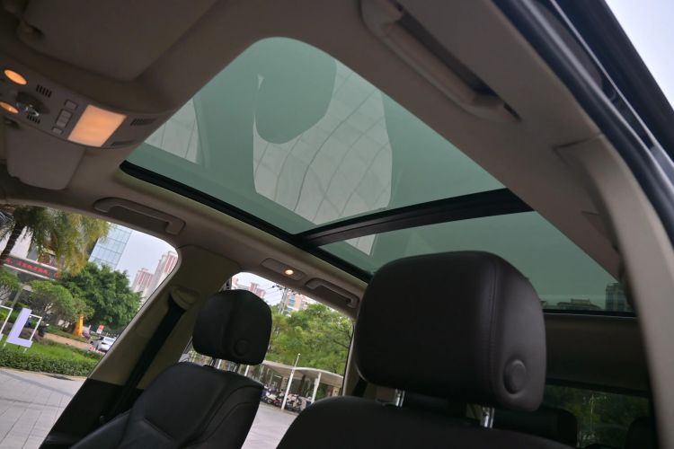 Used Volkswagen Touareg 2011 3.0 TSI Comfort Version Headliner