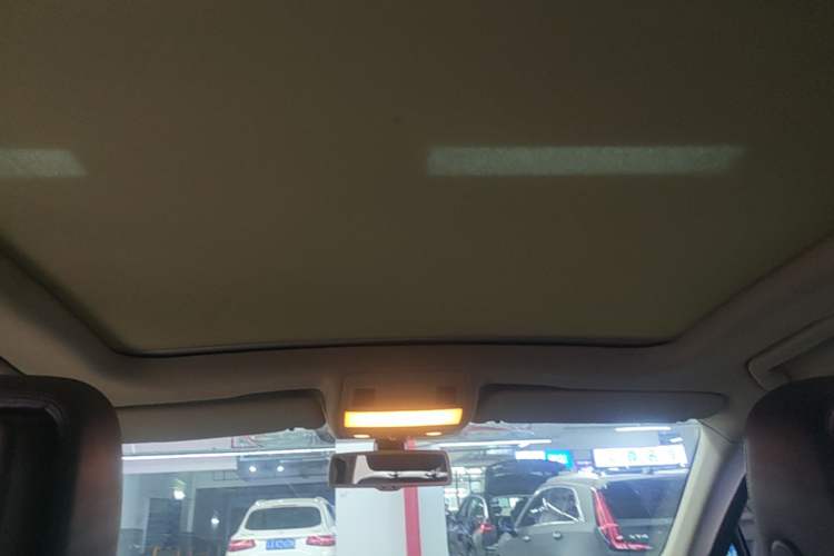 Used Volkswagen Touareg 2011 3.0 TSI Standard Version Headliner