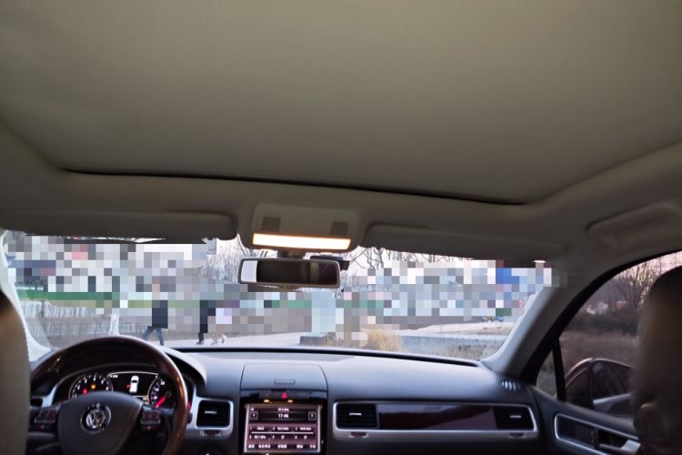 Used Volkswagen Touareg 2011 3.0 TSI Comfort Version Headliner