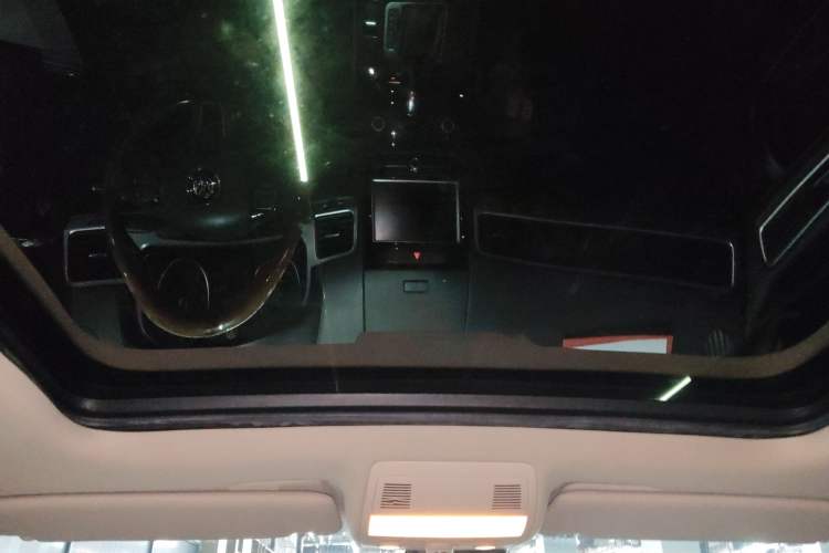 Used Volkswagen Touareg 2011 3.0 TSI Comfort Version Headliner